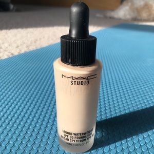 MAC studio waterweight foundation NC15